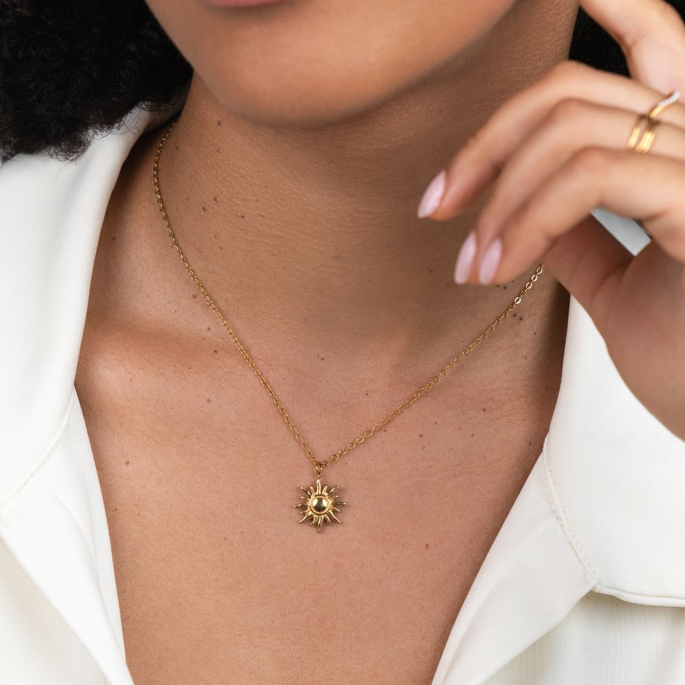 Collar de Rayos de Sol Dorados