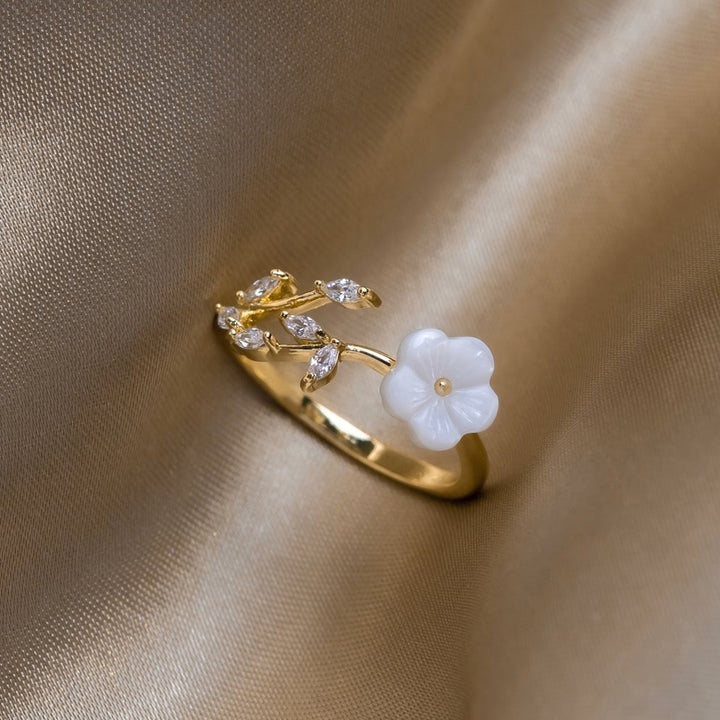 Estela - Anillo de Flores Blancas